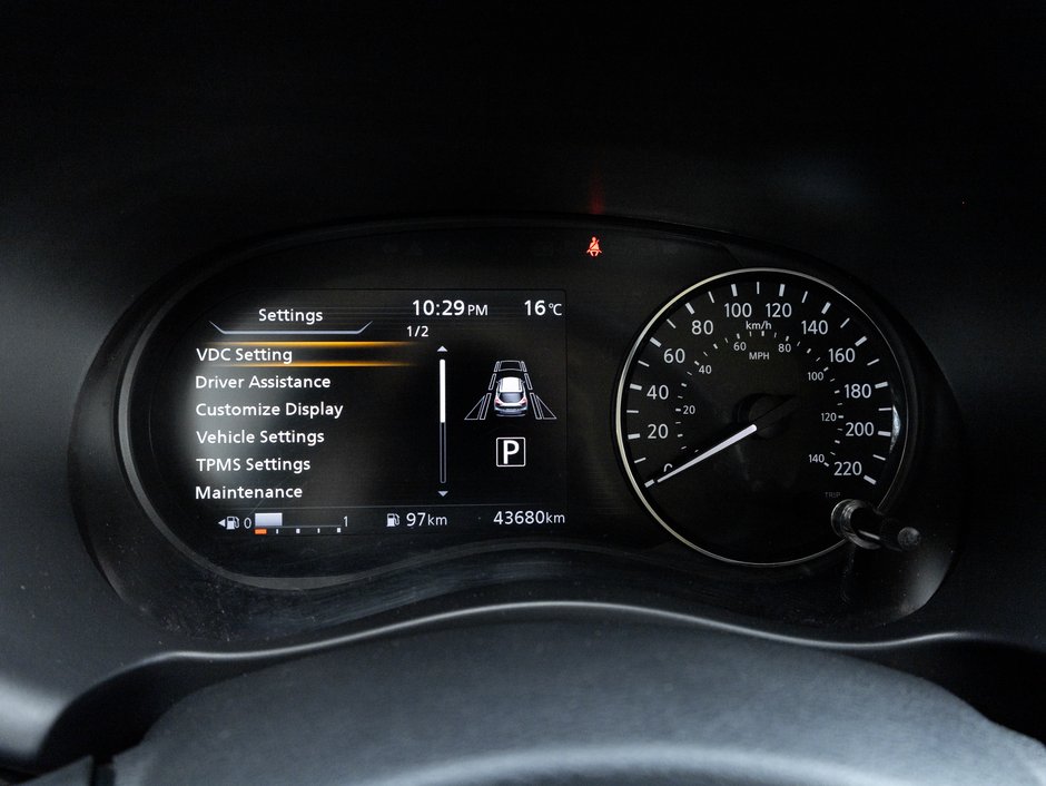 Nissan Kicks SR FWD  TRADE IN  NO ACCIDENTS  ONE OWNER 2021-10