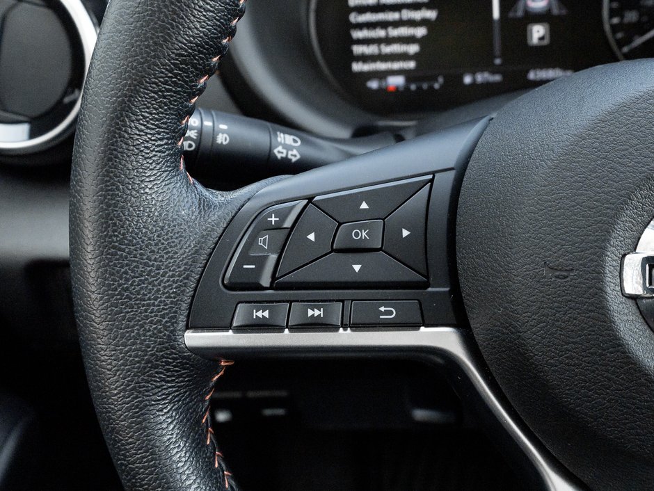 Nissan Kicks SR FWD  TRADE IN  NO ACCIDENTS  ONE OWNER 2021-8