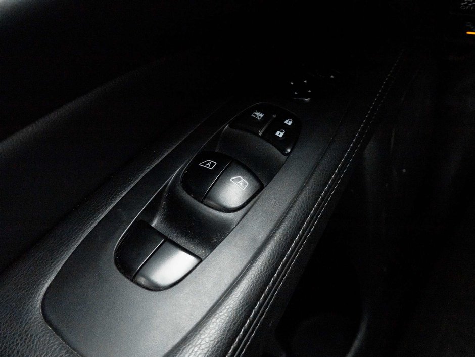 2016 Nissan Pathfinder SL-11