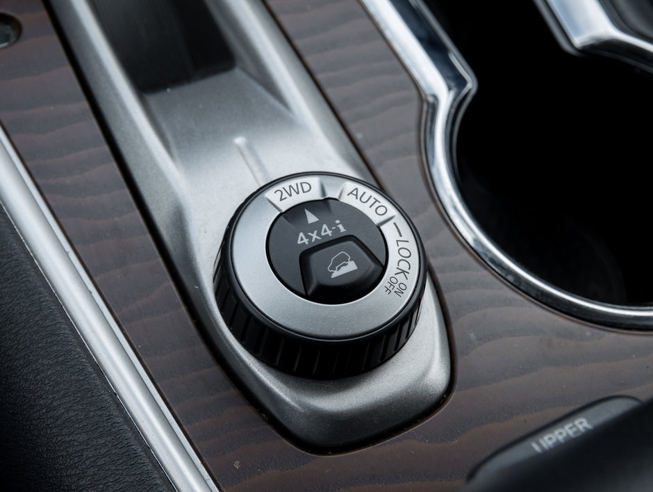 Nissan Pathfinder 4x4 Platinum 2019-15