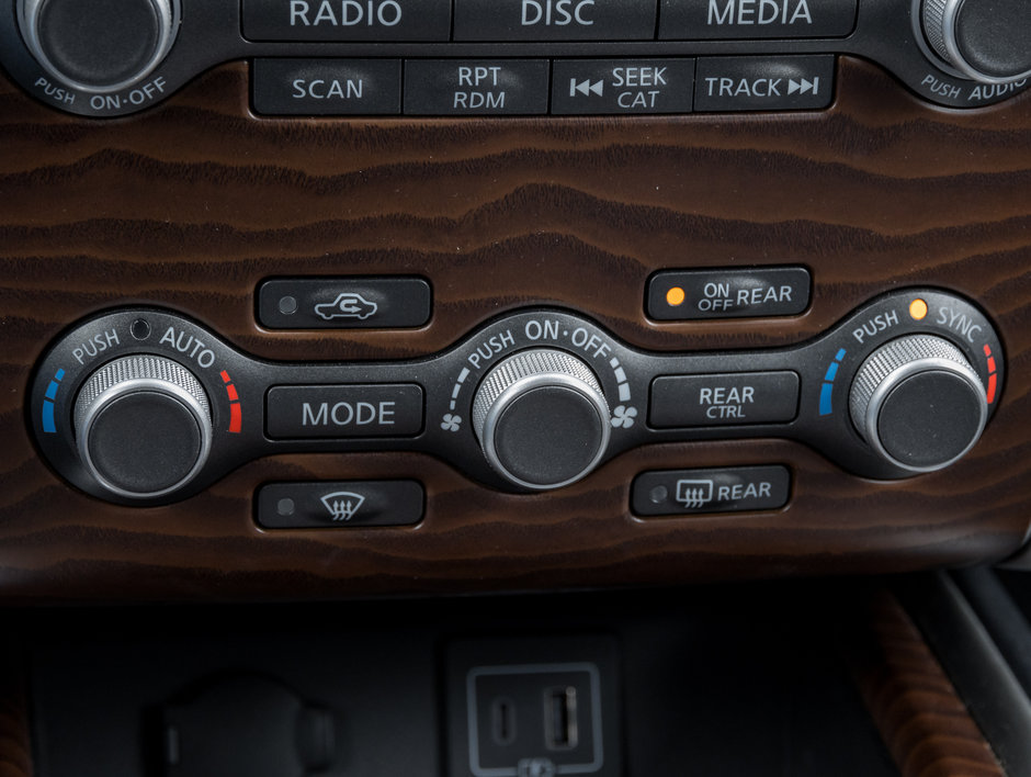 Nissan Pathfinder 4x4 Platinum 2019-16
