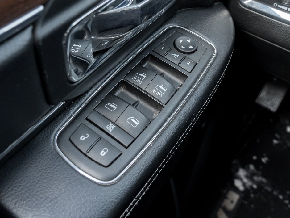 2015 Ram 1500 4WD Crew Cab Laramie ONE OWNER  NO ACIDENTS  AS IS-12