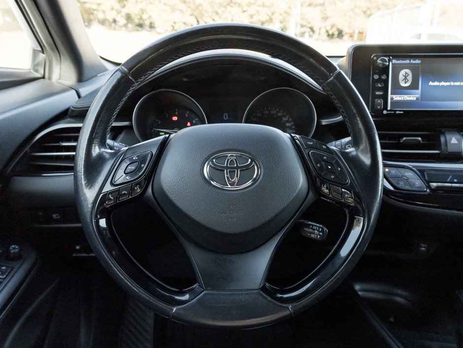 2018 Toyota C-HR FWD XLE / SAFETY CERTIFIED / ACCIDENT FREE-9