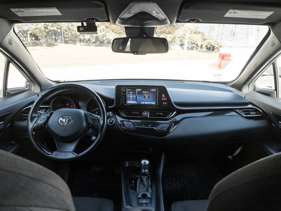 2018 Toyota C-HR FWD XLE / SAFETY CERTIFIED / ACCIDENT FREE-20