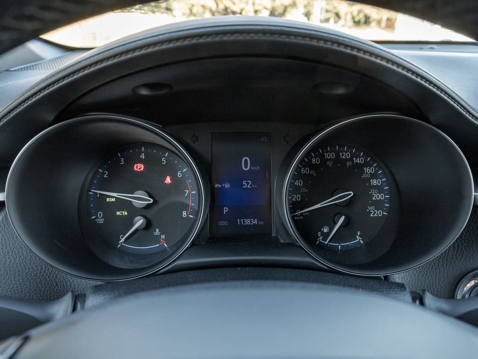 2018 Toyota C-HR FWD XLE / SAFETY CERTIFIED / ACCIDENT FREE-10