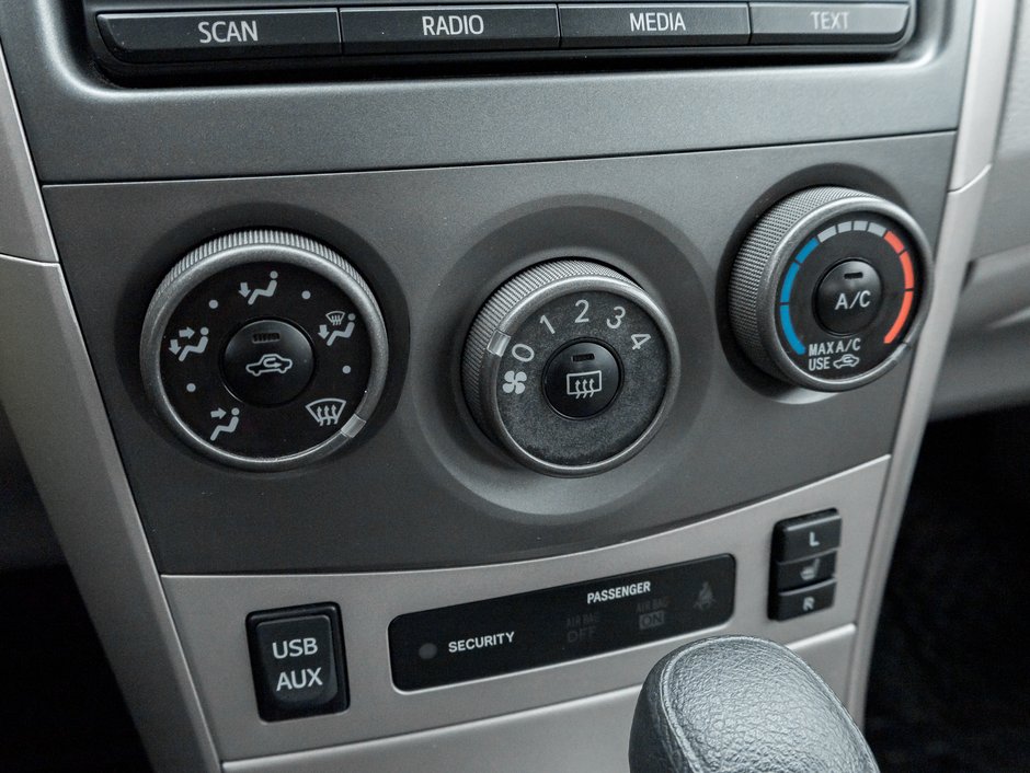 2012 Toyota Corolla 4dr Sdn Auto LE  AS IS  AS TRADED-15