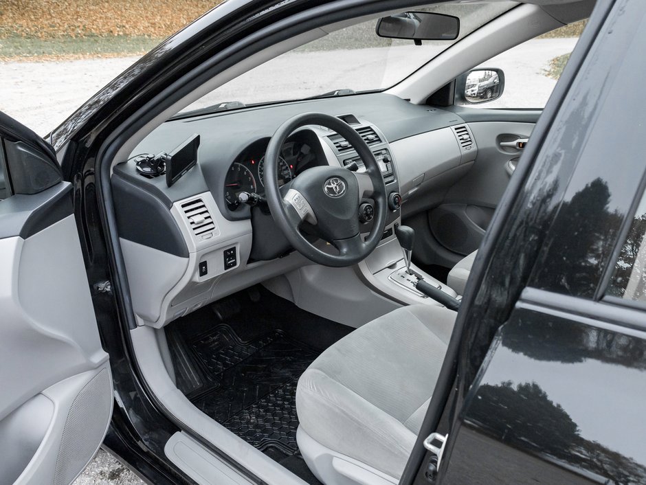 2012 Toyota Corolla 4dr Sdn Auto LE  AS IS  AS TRADED-6