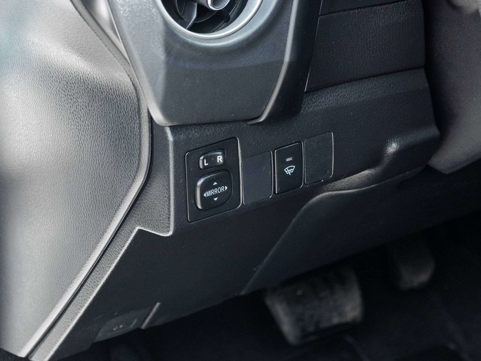 2019 Toyota Corolla LE   SAFETY CERTIFIED   TRADE IN   FINANCING AVAIL-13