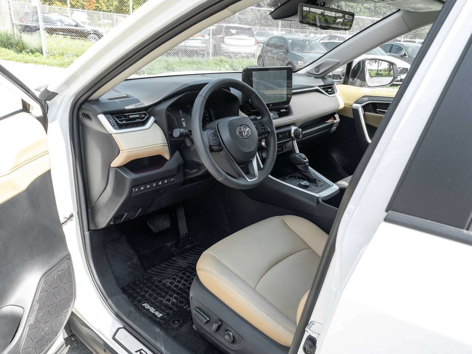 Toyota RAV4 LIMITED  TRADE I   ONE OWNER  LOW KM  NO ACCIDENTS 2024-6