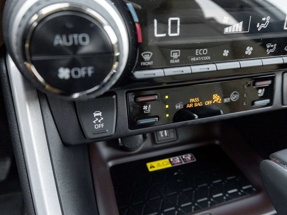 Toyota RAV4 LIMITED  TRADE I   ONE OWNER  LOW KM  NO ACCIDENTS 2024-19