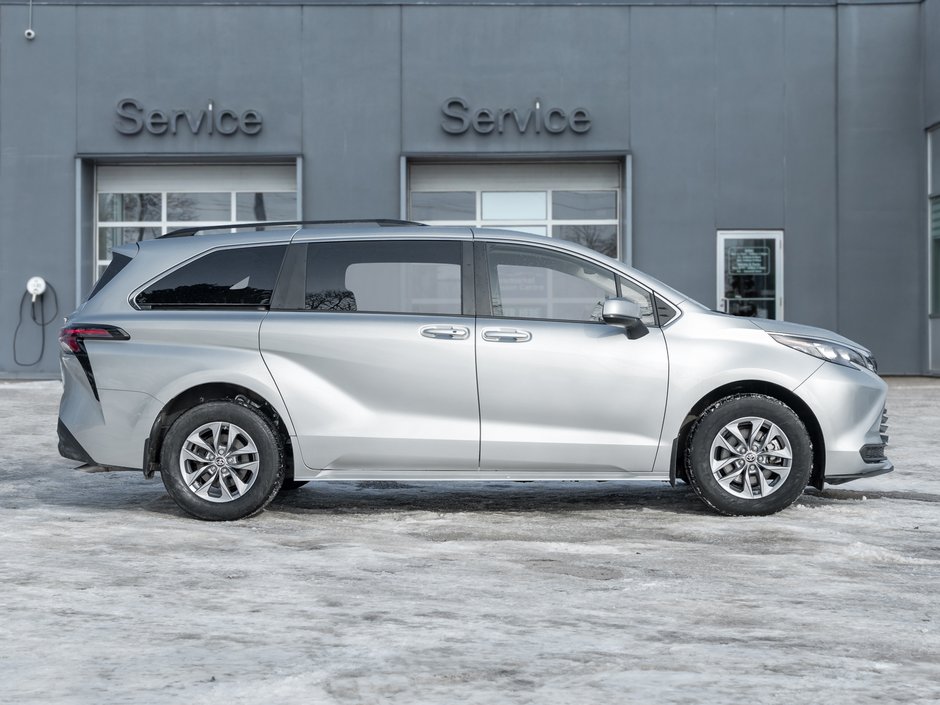 2024 Toyota Sienna LE 8-Passenger FWD  LOW KM FINANCE AS LOW AS 6.29%-4