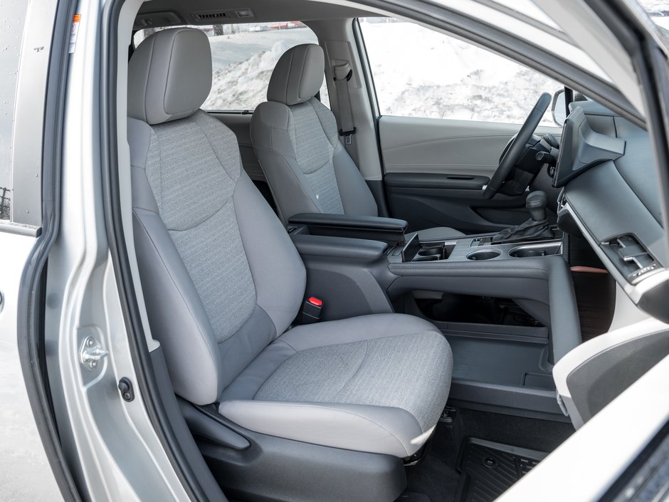 2024 Toyota Sienna LE 8-Passenger FWD  LOW KM FINANCE AS LOW AS 6.29%-20