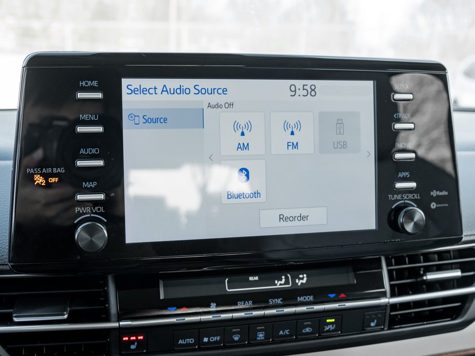 2024 Toyota Sienna LE 8-Passenger FWD  LOW KM FINANCE AS LOW AS 6.29%-18