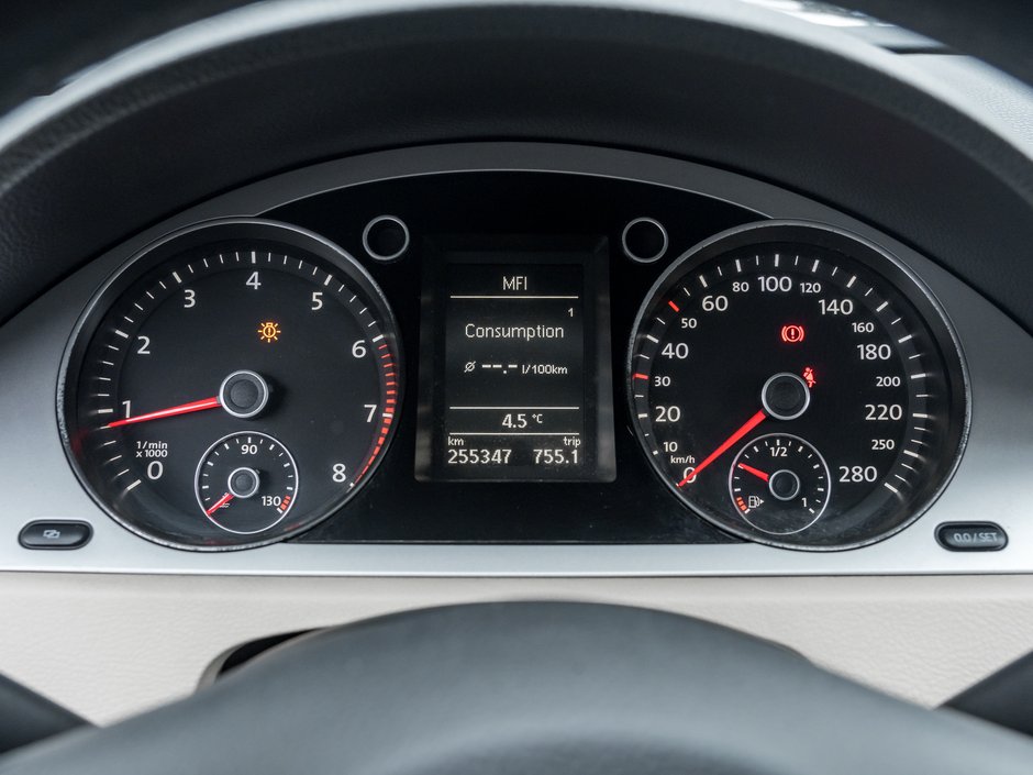 Volkswagen PASSAT CC 4dr Man Sportline   AS IS 2011-8