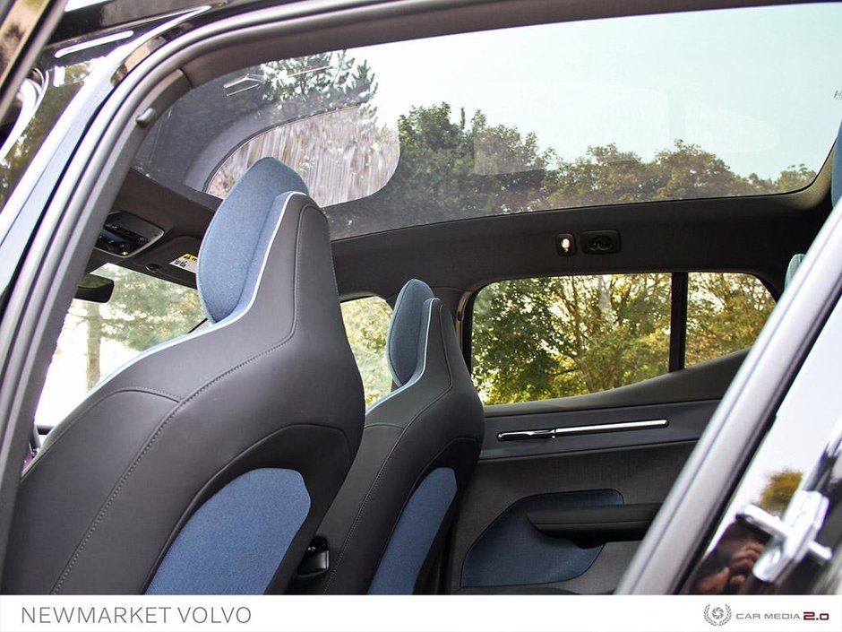 2025 Volvo EX30 Single Motor Extended Range RWD Plus-27