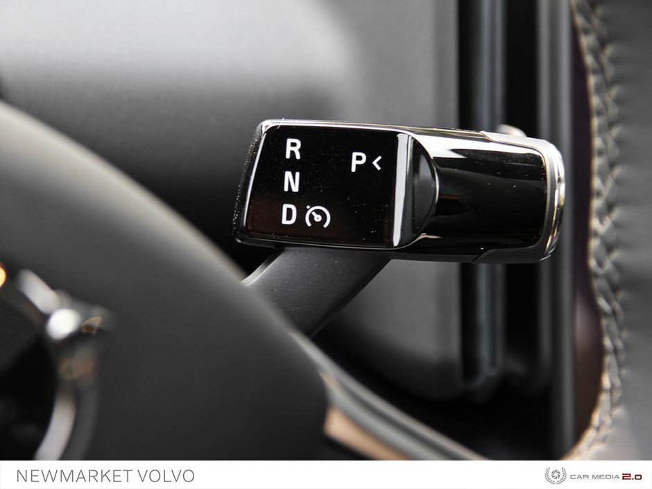 2025 Volvo EX30 Single Motor Extended Range RWD Plus-17
