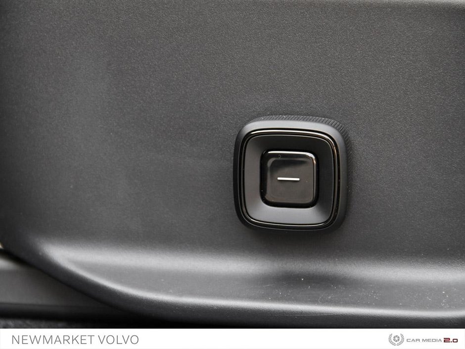 2025 Volvo EX30 Single Motor Extended Range RWD Plus-28