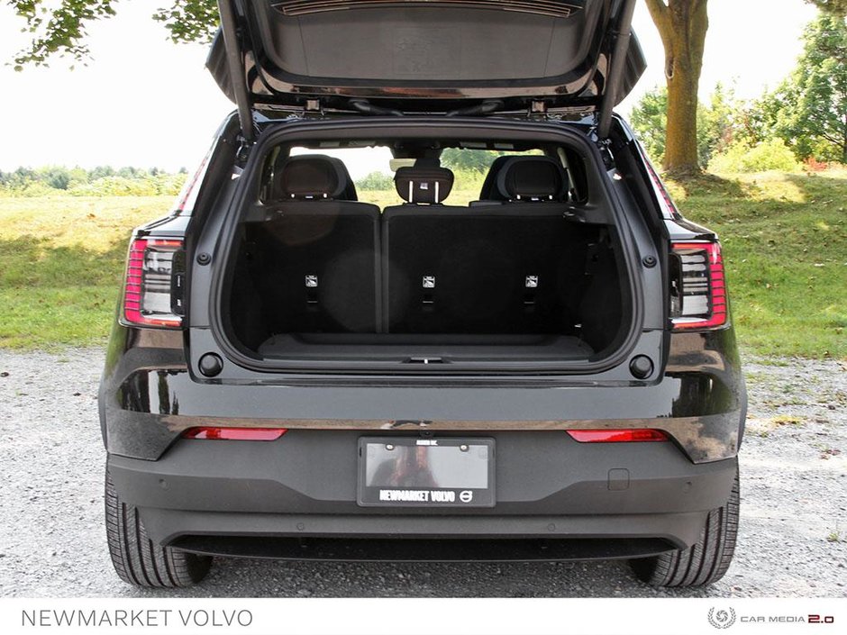2025 Volvo EX30 Single Motor Extended Range RWD Plus-10