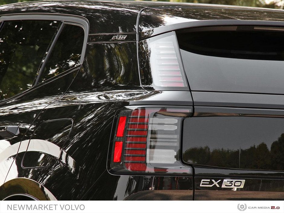 2025 Volvo EX30 Single Motor Extended Range RWD Plus-11