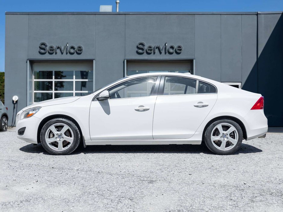 Volvo S60 T5  TRADE IN  AS TRADED  AS IS 2012-2