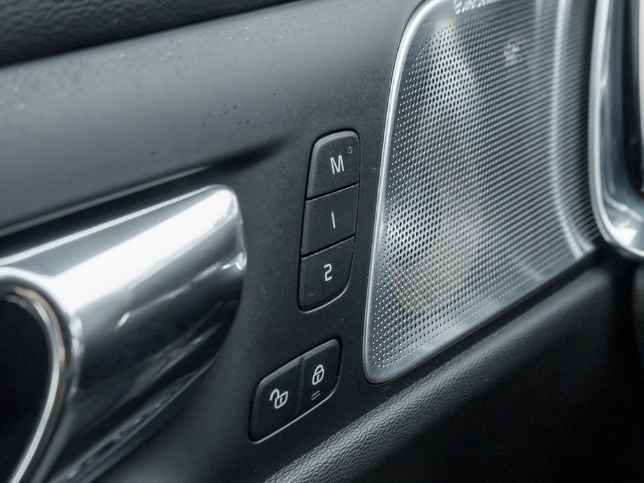 2019 Volvo S60 T6 AWD R-Design  LOW MILEAGE  TRADE IN  B& WILKINS-15