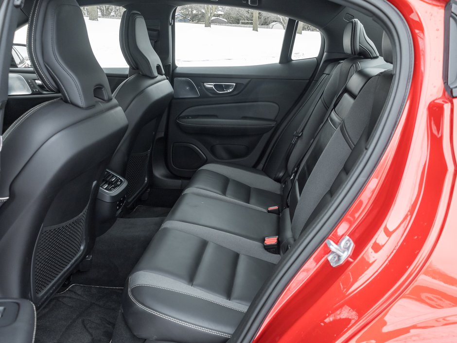 2019 Volvo S60 T6 AWD R-Design  LOW MILEAGE  TRADE IN  B& WILKINS-24