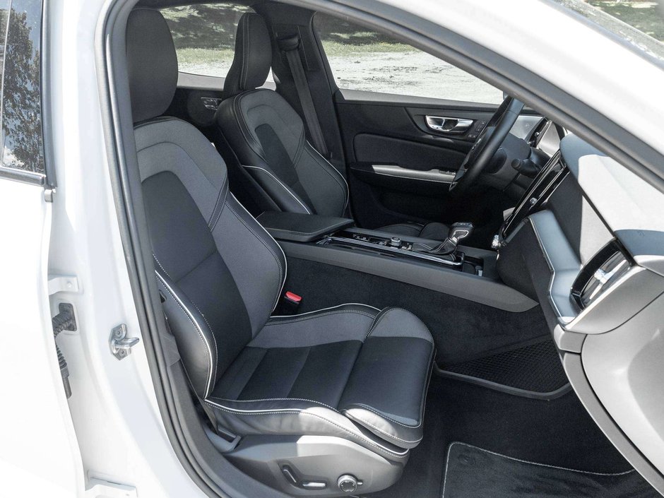 2021 Volvo S60 R-Design-25