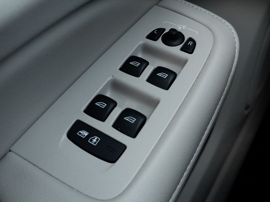 2022 Volvo S60 B5 AWD INSCRIPTION  MASSAGE SEATS  HUD  CPO-13