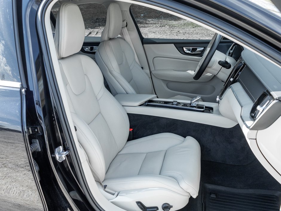 2022 Volvo S60 B5 AWD INSCRIPTION  MASSAGE SEATS  HUD  CPO-22