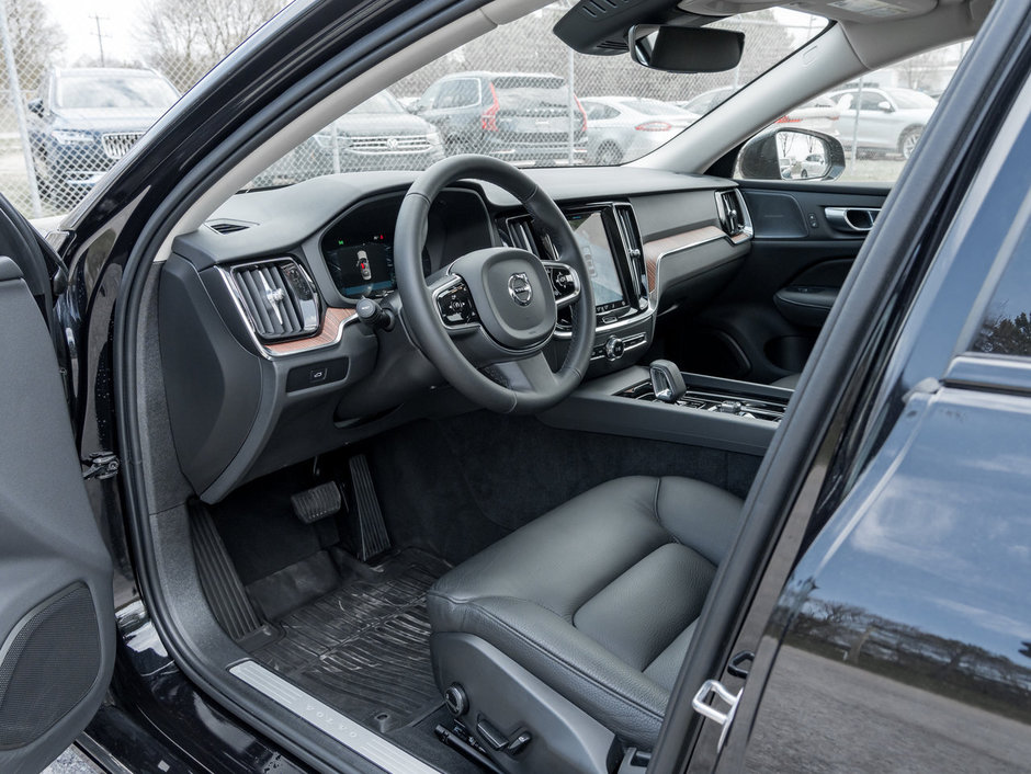 Volvo S60 B5 AWD Plus Dark Theme  HARMAN KARDON  CPO 2024-6