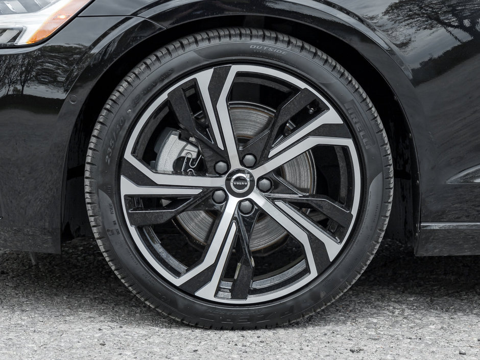 2024 Volvo S60 B5 AWD Plus Dark Theme  19 ALLOY WHEEL  CPO-3