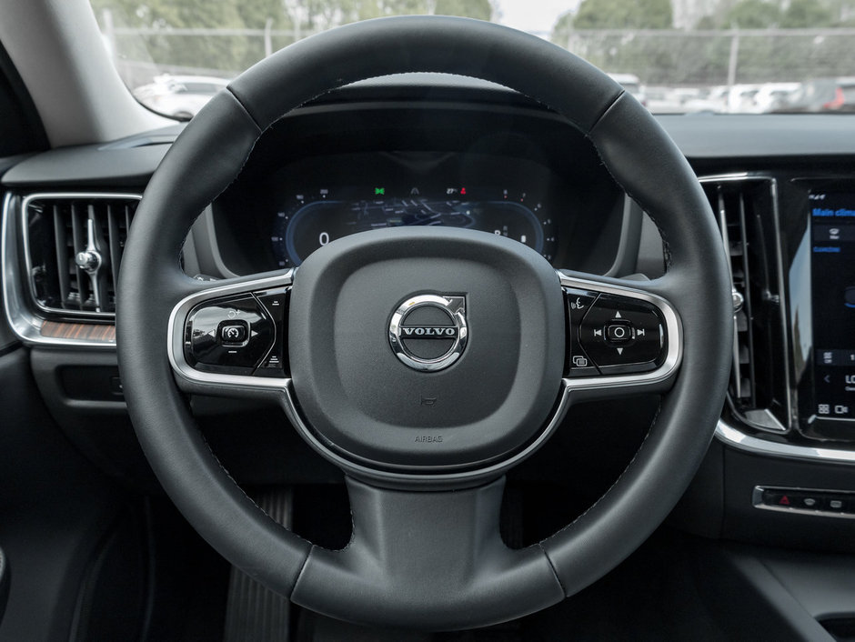 2024 Volvo S60 B5 AWD Plus Dark Theme  19 ALLOY WHEEL  CPO-7
