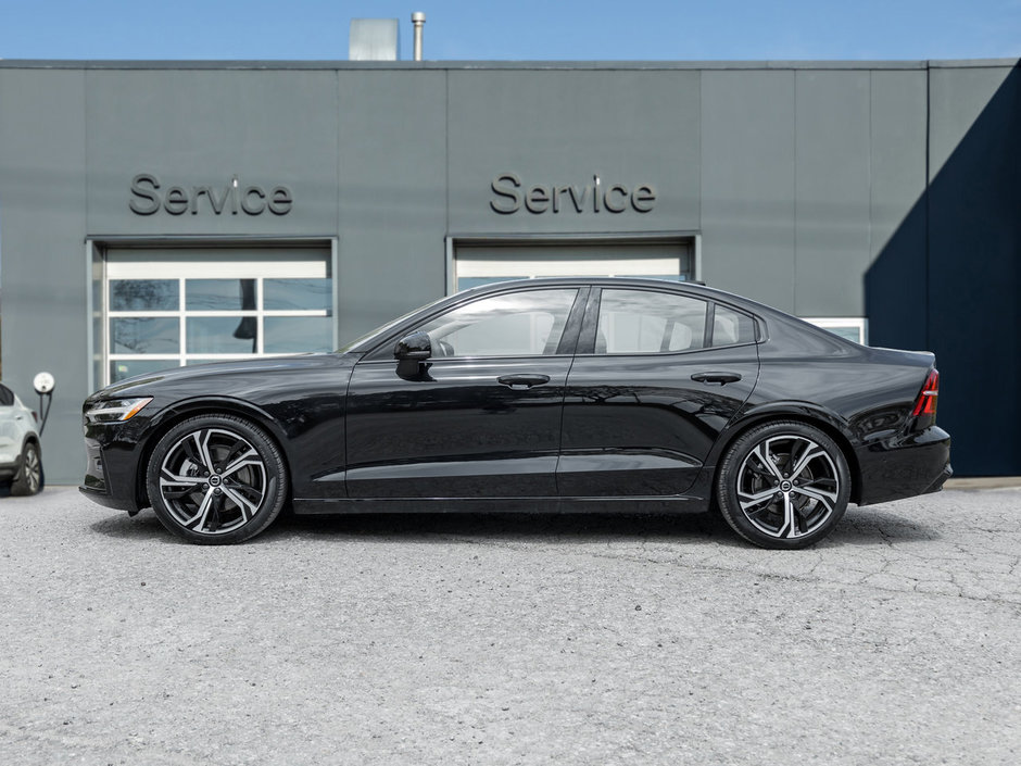 2024 Volvo S60 B5 AWD Plus Dark Theme  19 ALLOY WHEEL  CPO-2