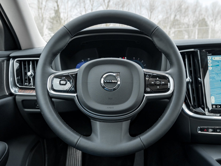 Volvo S60 B5 AWD Plus Dark Theme  CPO  HARMAN KARDON  LOW KM 2024-7