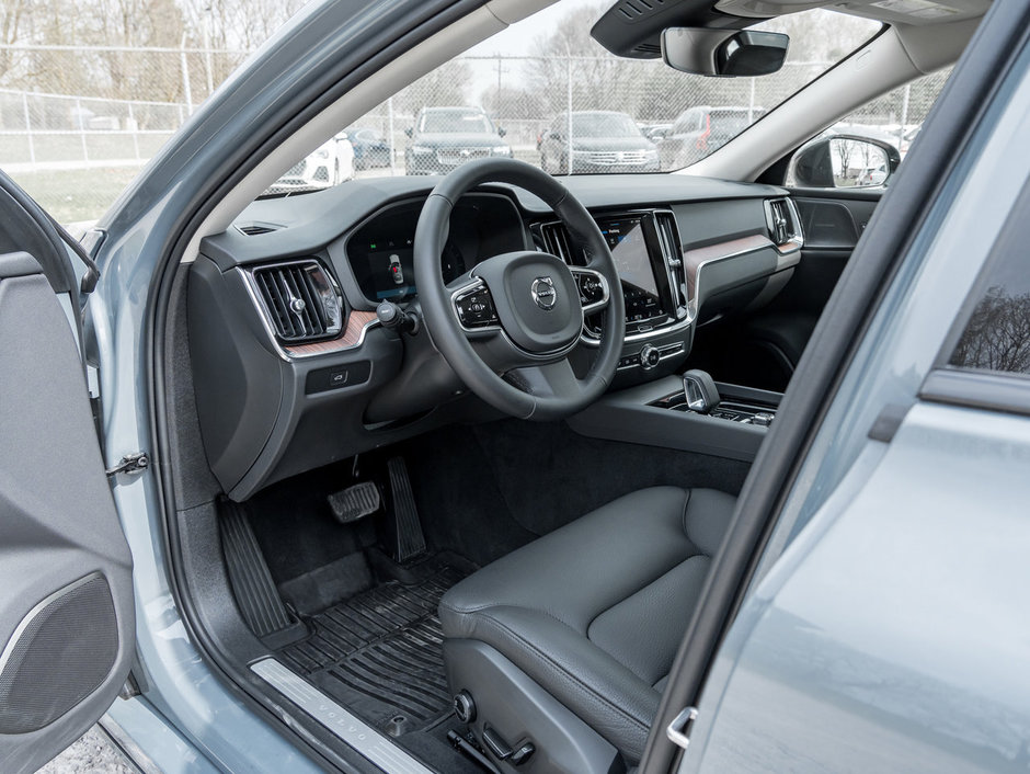 Volvo S60 B5 AWD Plus Dark Theme  CPO  HARMAN KARDON  LOW KM 2024-6