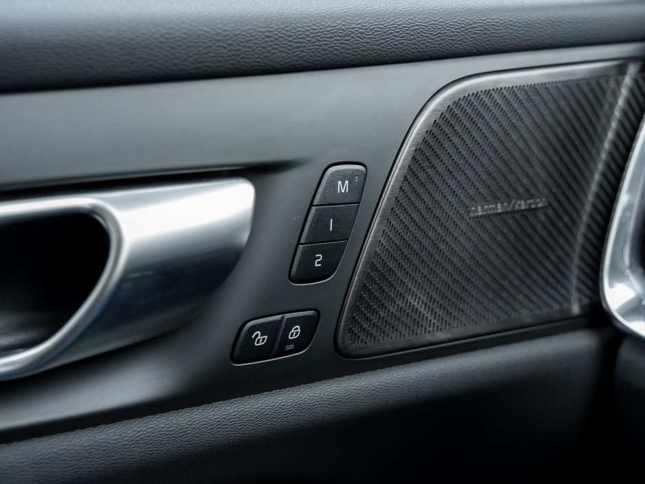 Volvo S60 B5 AWD Plus Dark Theme  CPO  HARMAN KARDON  LOW KM 2024-14