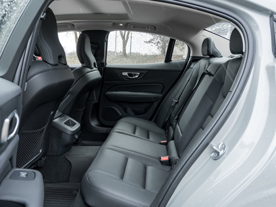 Volvo S60 B5 AWD Plus Dark Theme CPO  FINANCE RATE fr 3.24%* 2024-21