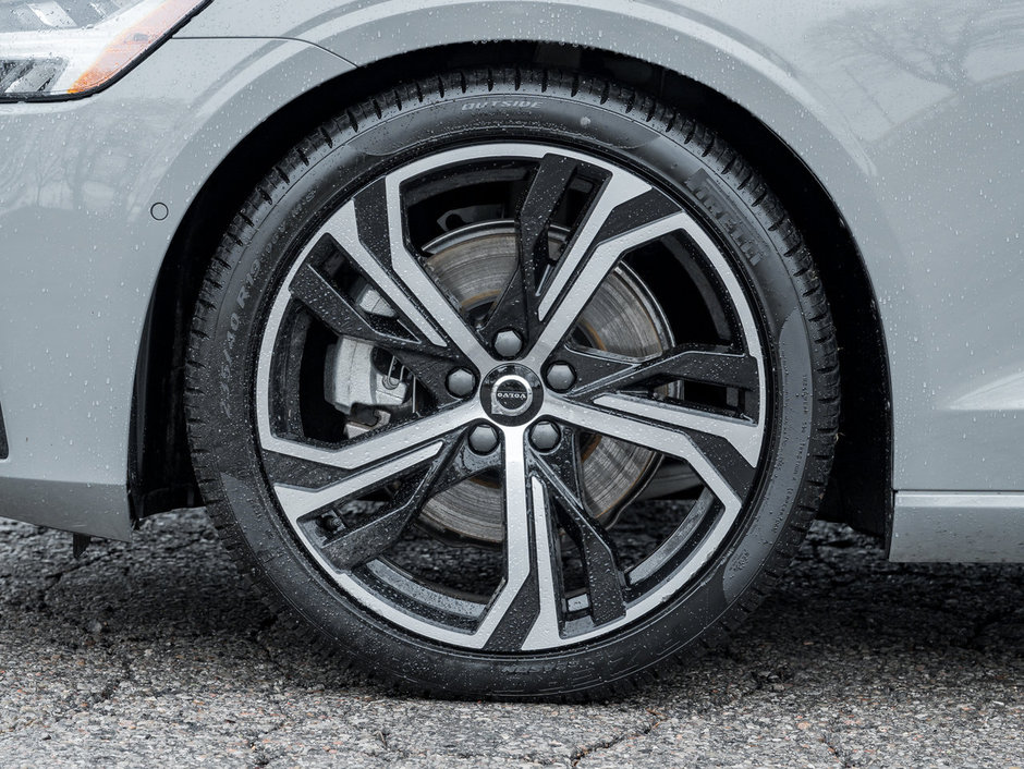 Volvo S60 B5 AWD Plus Dark Theme CPO  FINANCE RATE fr 3.24%* 2024-3