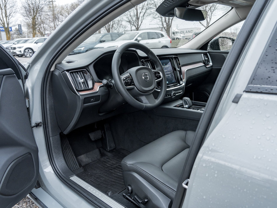 Volvo S60 B5 AWD Plus Dark Theme CPO  FINANCE RATE fr 3.24%* 2024-6