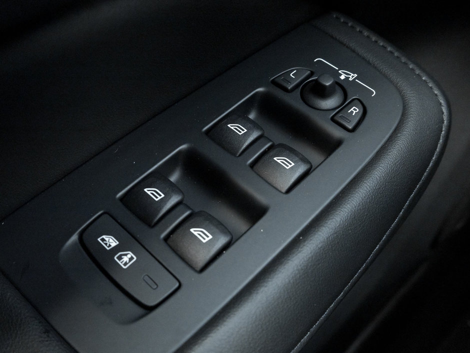 2024 Volvo S60 B5 AWD Plus Dark Theme CPO FINANCE RATE fr 3.49%*-15
