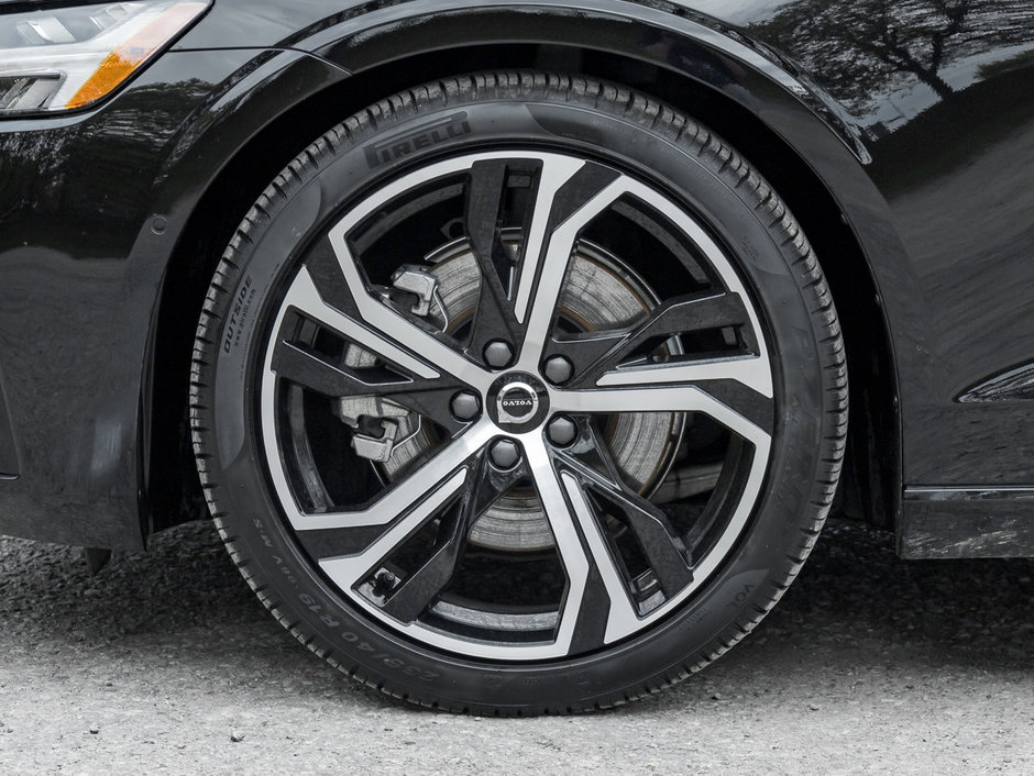 2024 Volvo S60 B5 AWD Plus Dark Theme  CPO  19 ALLOY WHEELS-3