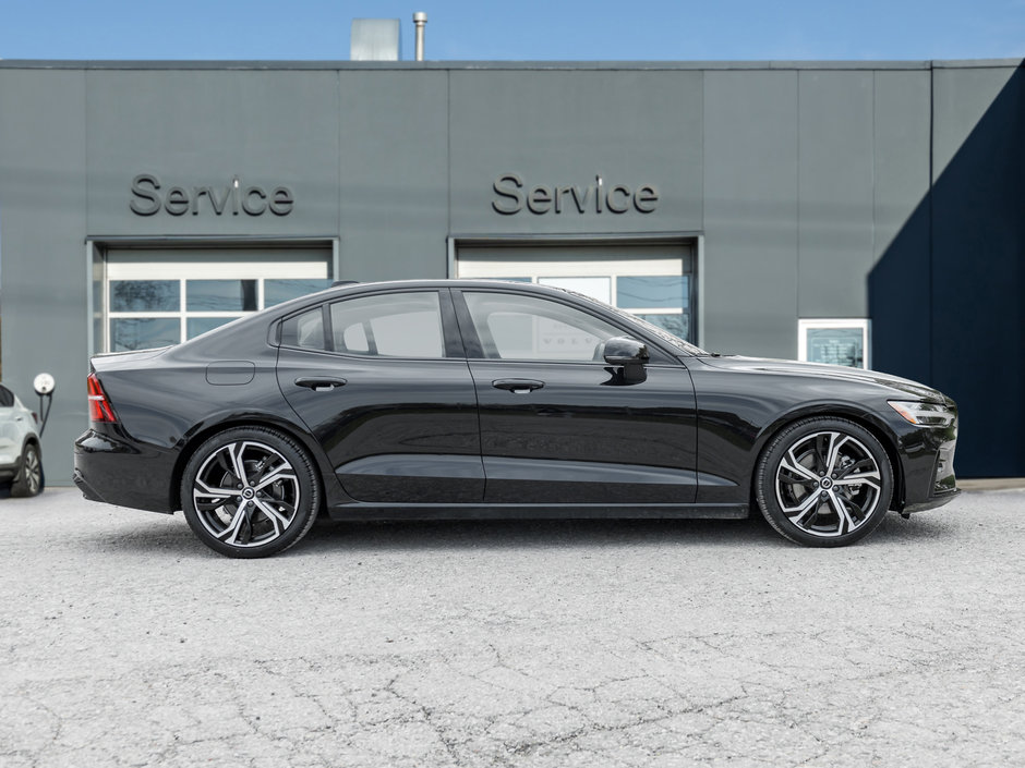 Volvo S60 B5 AWD Plus Dark Theme  CPO  19 ALLOY WHEELS 2024-4