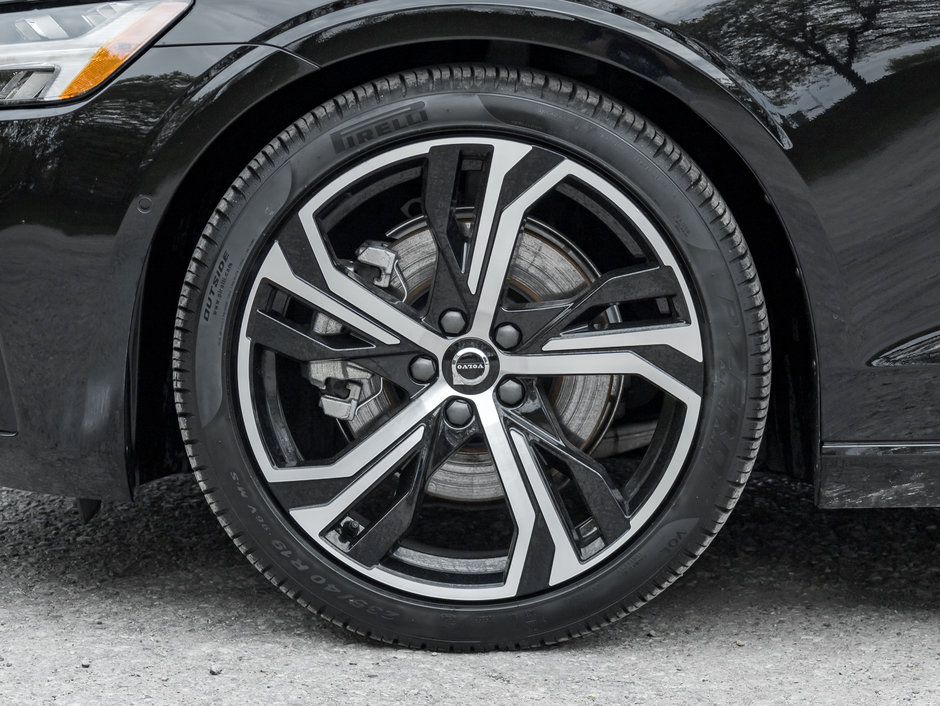 Volvo S60 B5 AWD Plus Dark Theme  CPO  19 ALLOY WHEELS 2024-3