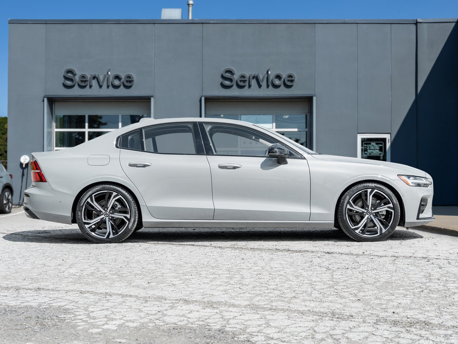 Volvo S60 B5 AWD Plus Dark Theme  LOW MILEAGE  GREAT VALUE 2024-4