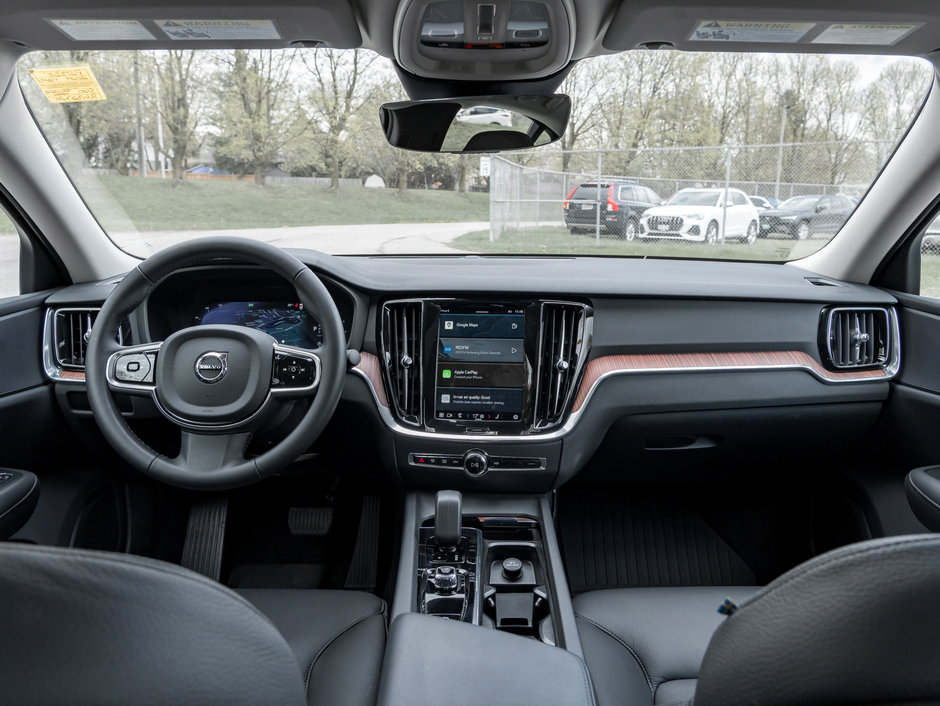 Volvo S60 B5 AWD Plus Dark Theme 2024-23
