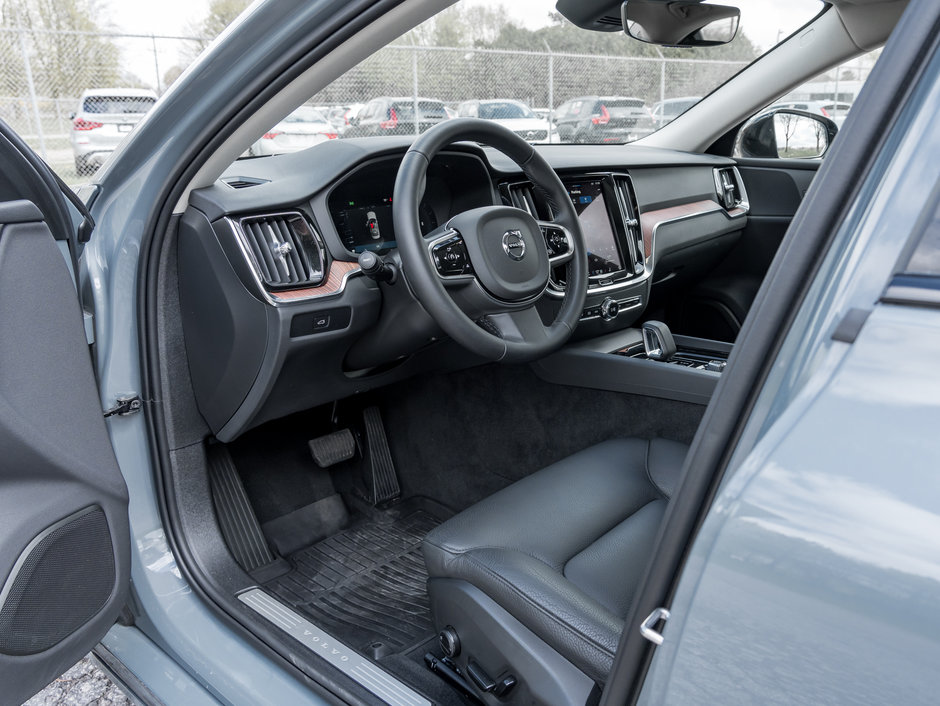 Volvo S60 B5 AWD Plus Dark Theme 2024-6