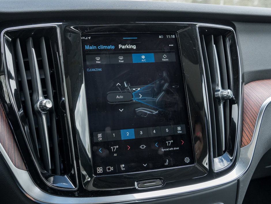 Volvo S60 B5 AWD Plus Dark Theme 2024-18
