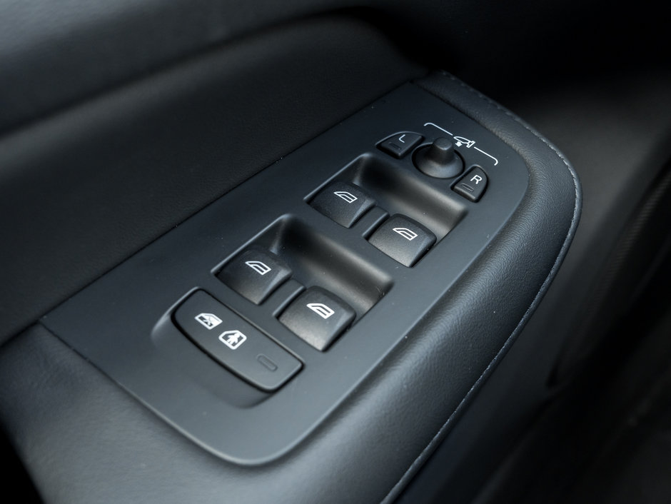 Volvo S60 B5 AWD Plus Dark Theme 2024-13