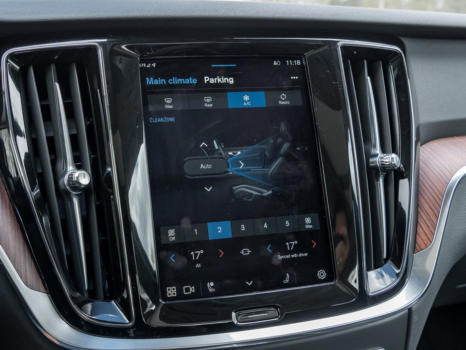 2024 Volvo S60 B5 AWD Plus Dark Theme-18