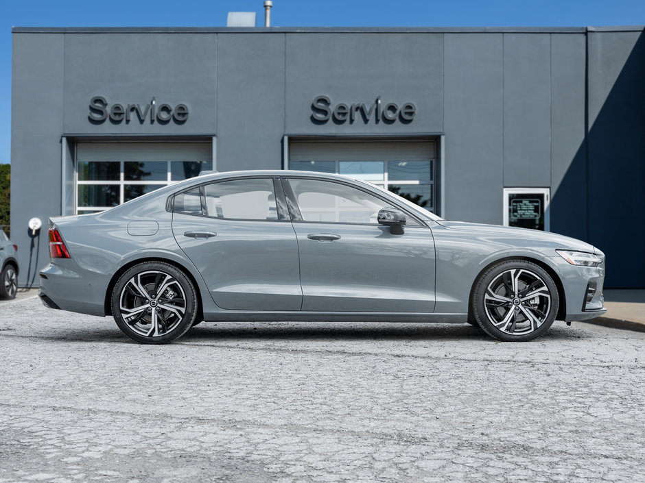 Volvo S60 B5 AWD Plus Dark Theme 2024-4